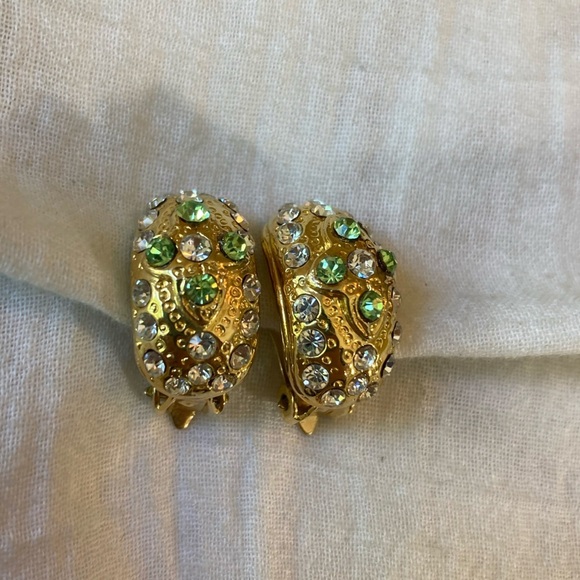 Gold Tone Vintage‎ Clip on Earrings with Green & Clear Rhinestones - Picture 3 of 7